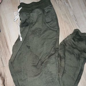 Army green straight pant sweatpants
